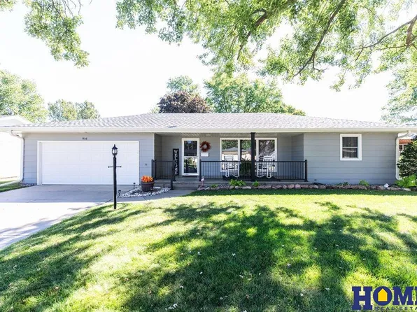 916 N 21st St, Beatrice, NE 68310