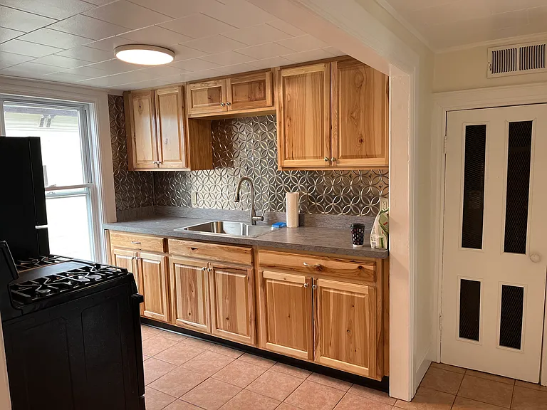 316 Spring St #4 — Photo 8