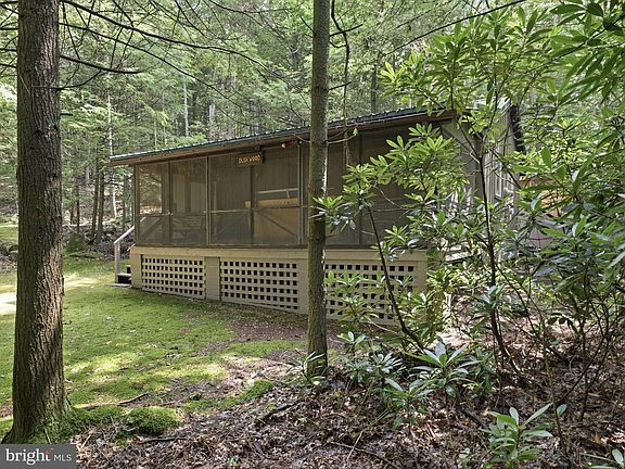 3rd image of 776 Perry Dr