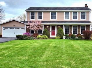 12 Kilkenny Ct, Fairport, NY 14450