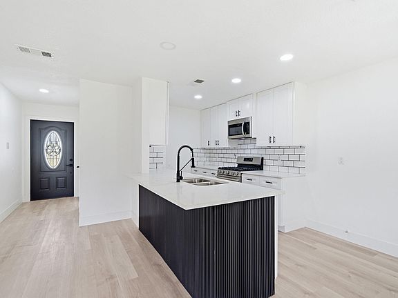 4th image of 5703 Woodville Ln