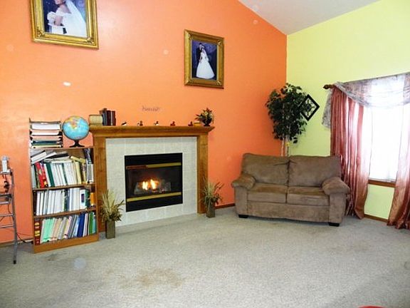 3rd image of 2246 Samantha St