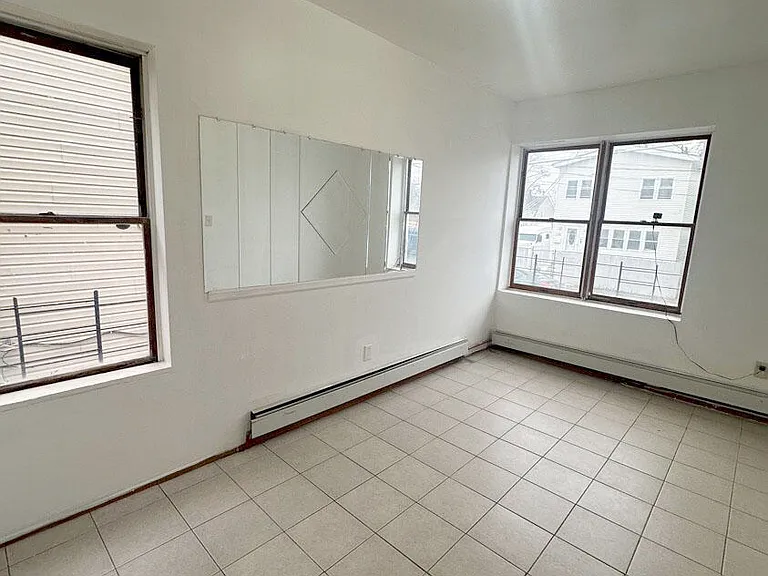 173 Grandview Ave — Photo 2