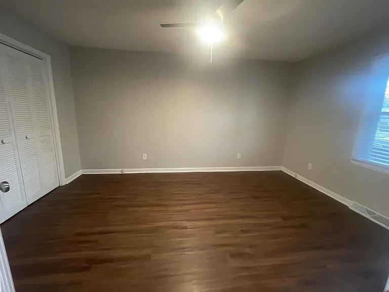 460 Grace St — Photo 3