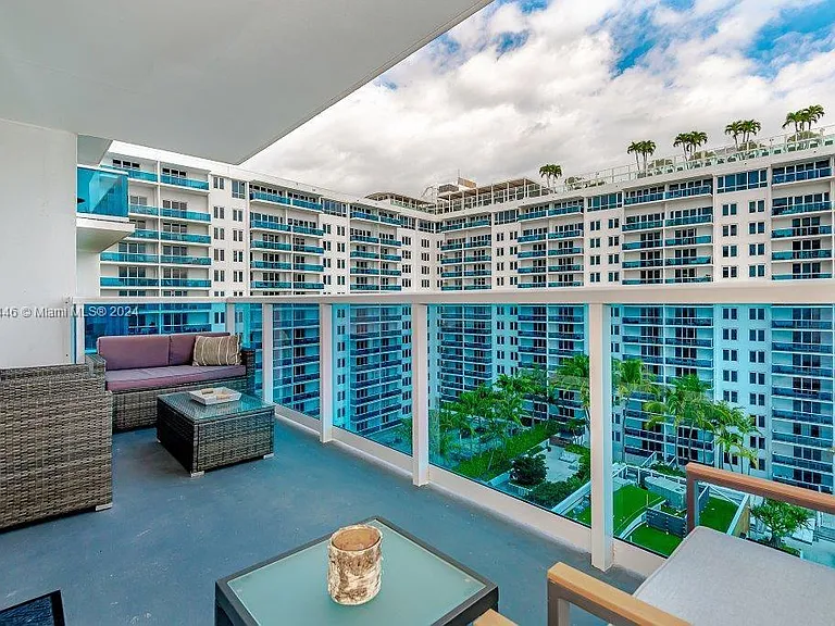 2301 Collins Ave #1115 — Photo 2