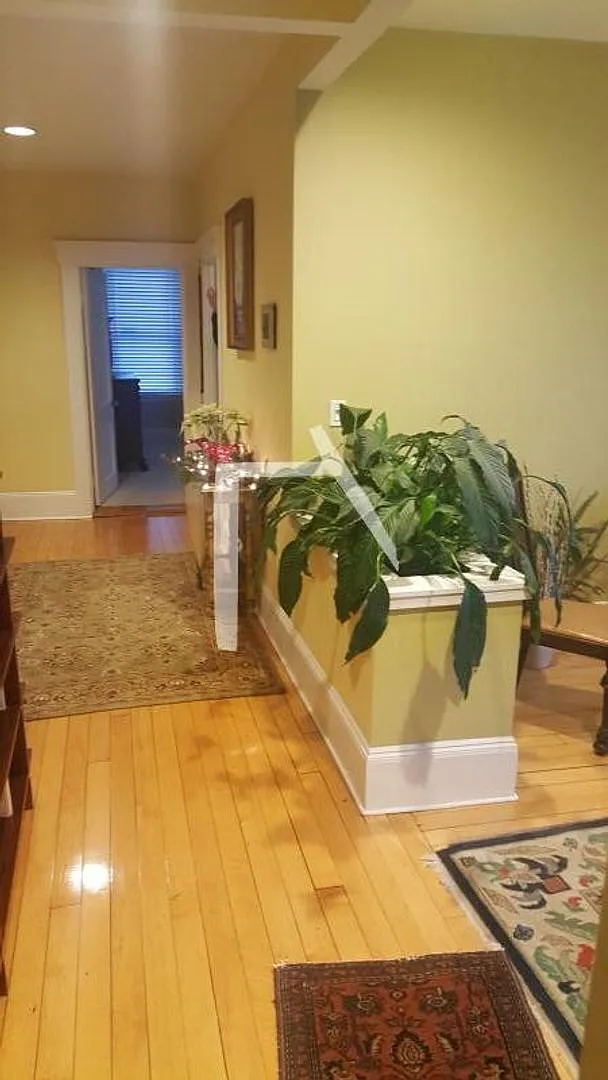Charming 4 Bedroom-No Broker Fee — Photo 1