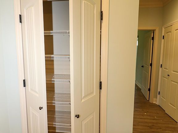 4th image of 104 Brookshire Ln