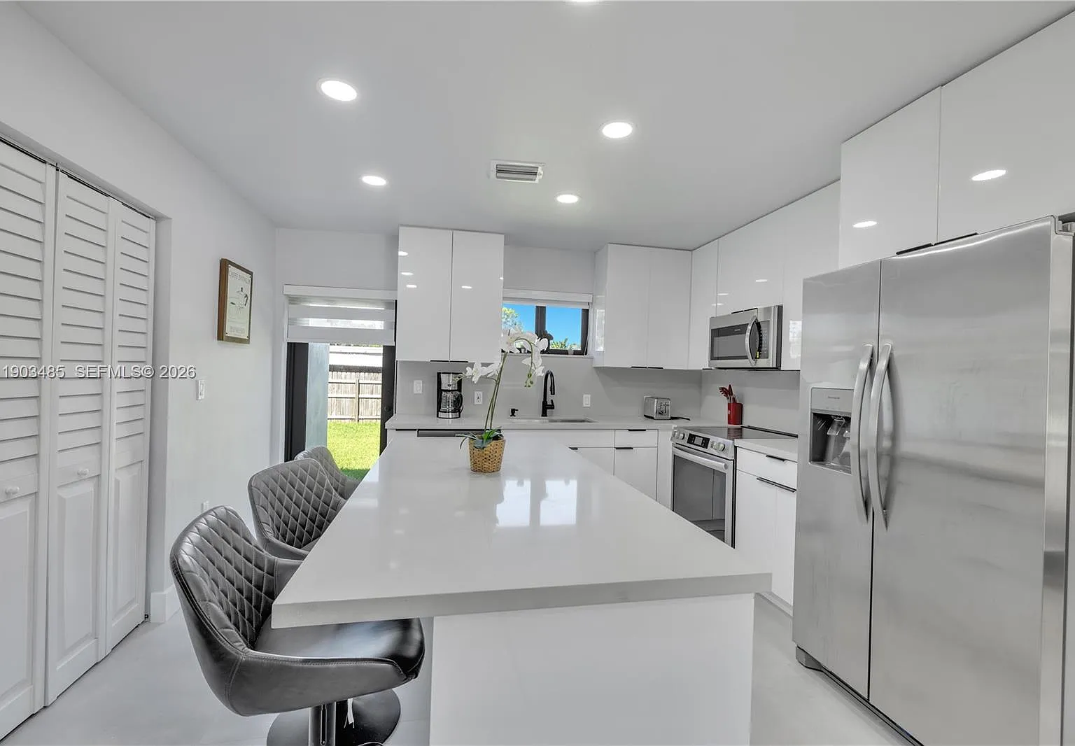 Calvert Manors — Photo 3