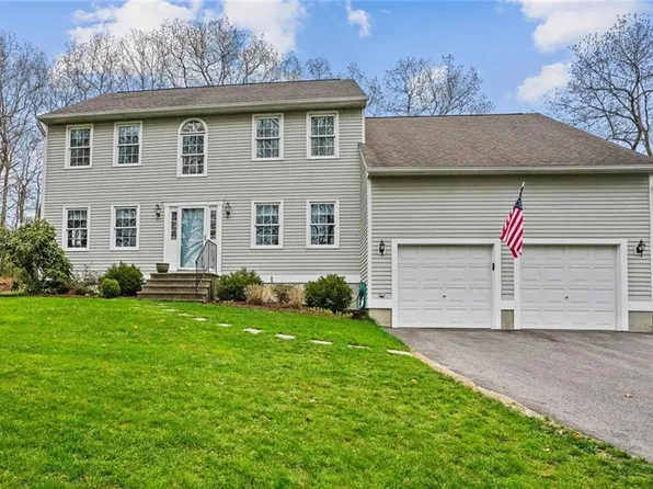 44 Erica Ct, South Kingstown, RI 02892