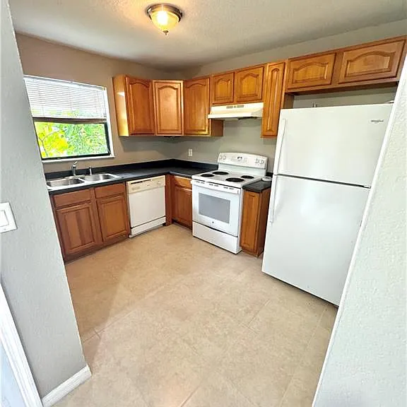129 SE 23rd Pl #2 — Photo 3