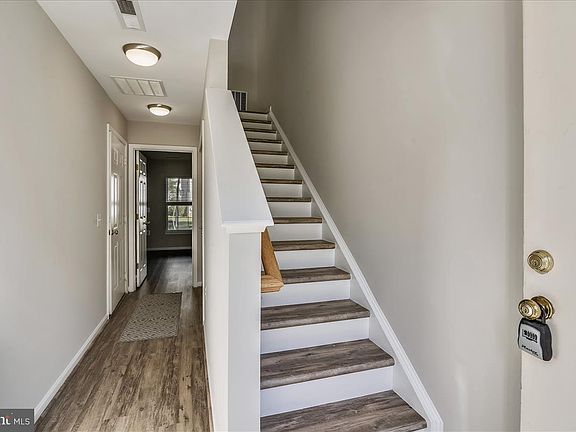 4th image of 23147 Blackthorn Sq