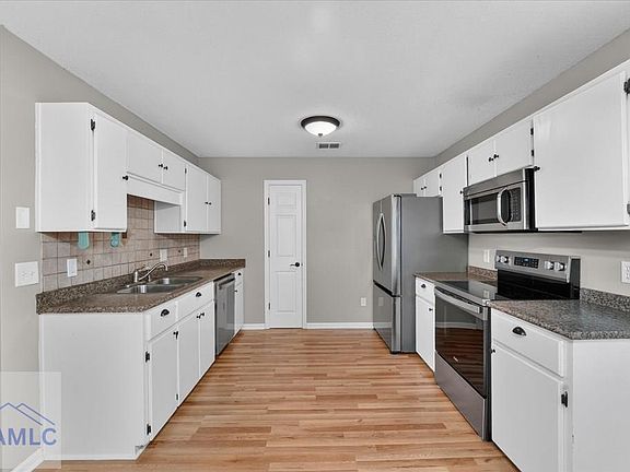 5th image of 2113 Walberg Dr