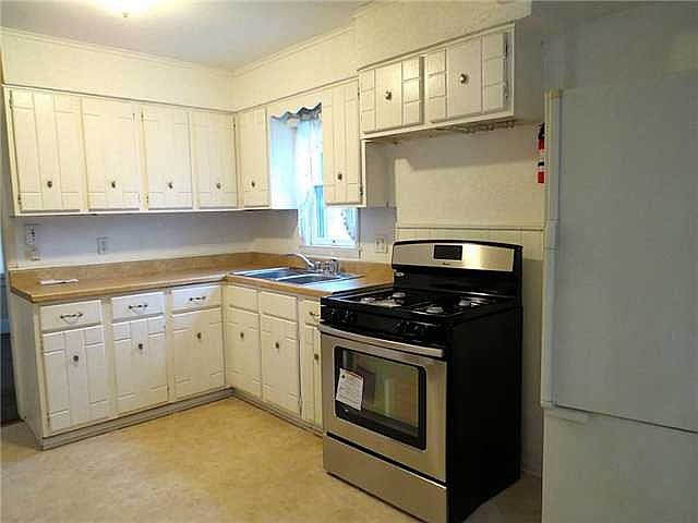 2nd image of 1735 Rosevelt Cir