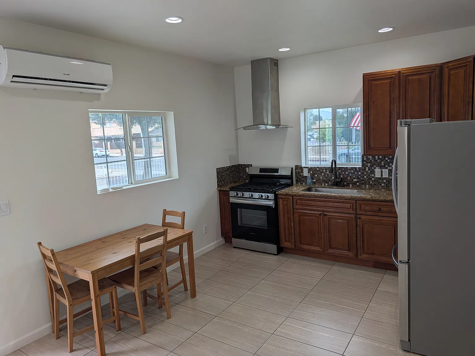 11063 Chivers Ave — Photo 3