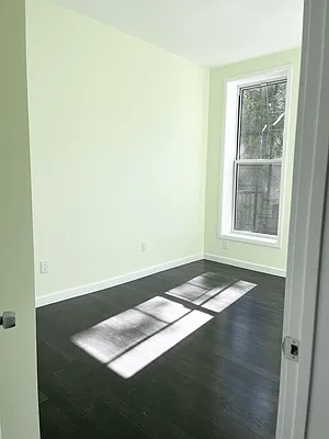 Rented by Sprint Realty | media 21