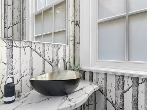 430 Hudson Street image 17 of 34