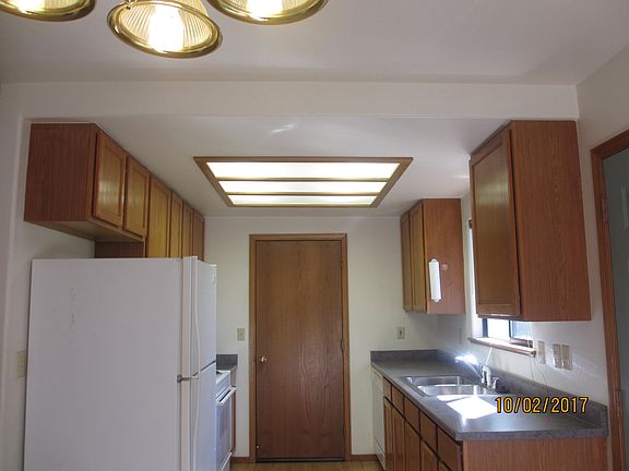 3rd image of 2326 Arbutus St