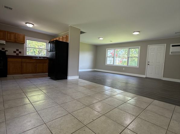 47 Balfour Ln