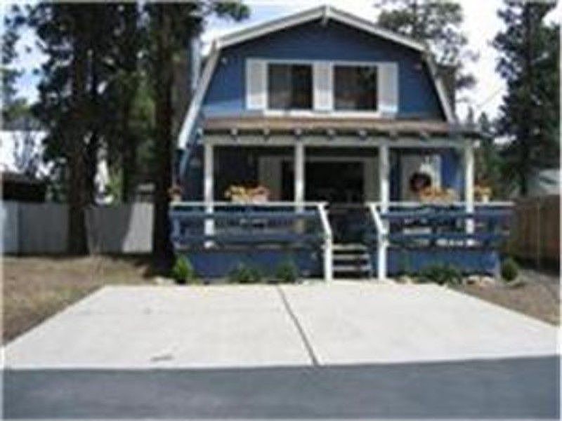 1st image of 1029 W Sherwood Blvd
