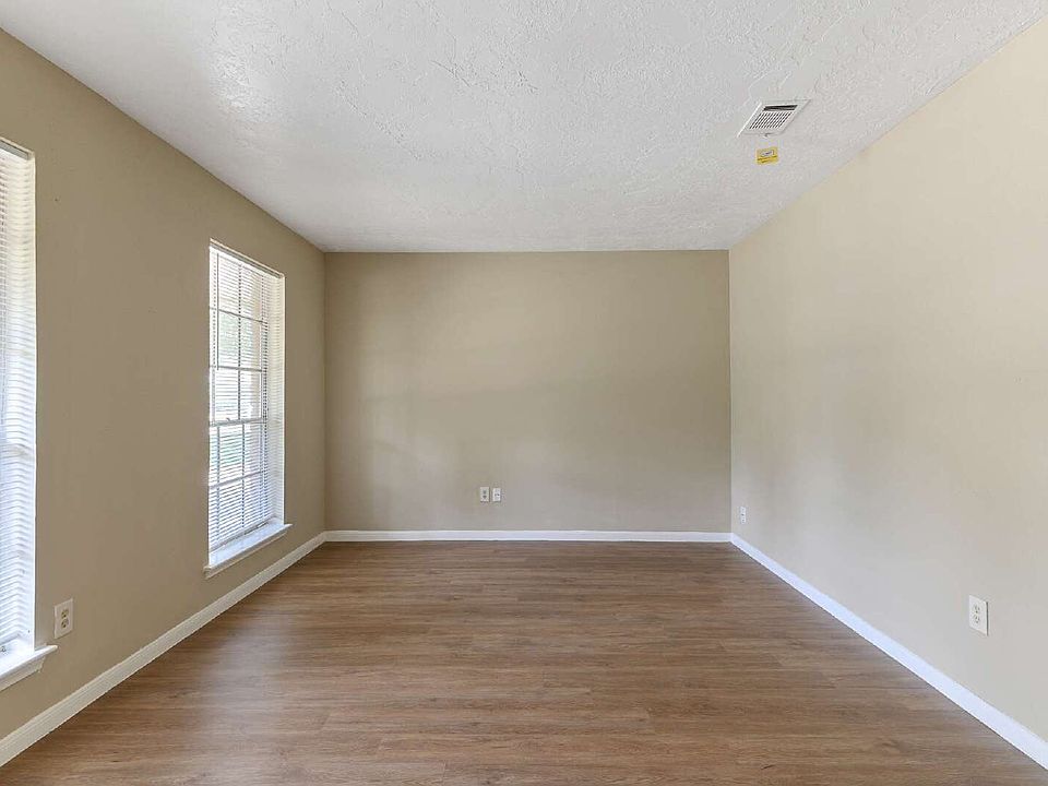 1st image of 10427 Huntington Place Dr