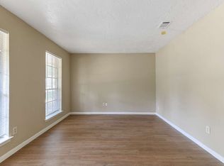 10427 Huntington Place Dr, Houston, TX 77099