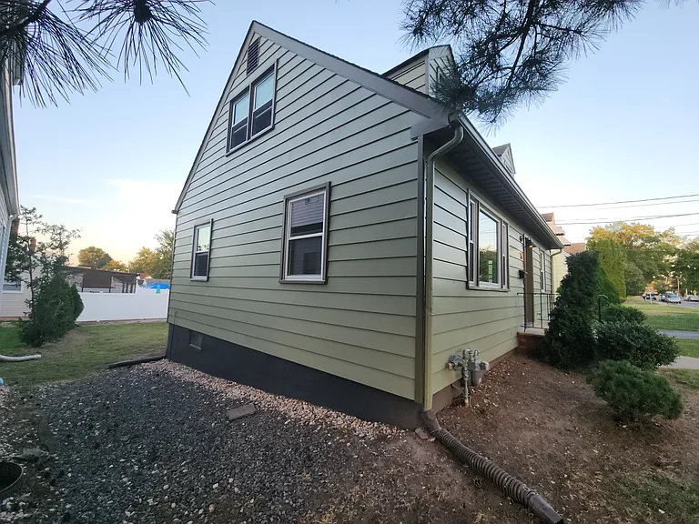 36 Liberty Ave — Photo 4