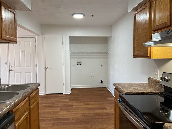 4th image of 416 Acorn Grove Ln #D