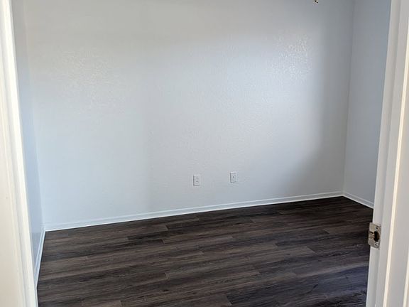 5th image of 2425 Karen Ave Unit 1