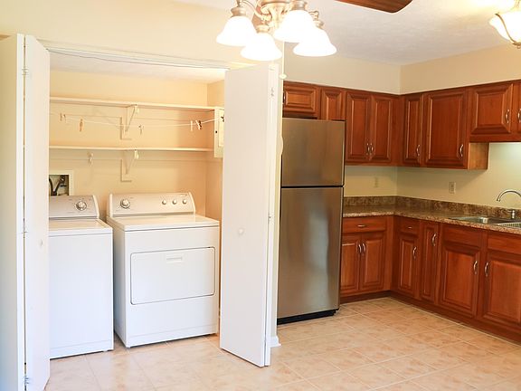 3rd image of 500 Winchester Ave #2