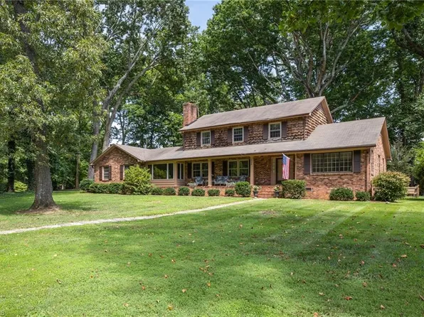 126 Sagewood Rd, Jamestown, NC 27282