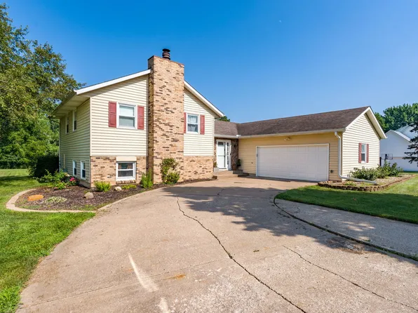 25 Woodcrest Dr, Geneseo, IL 61254