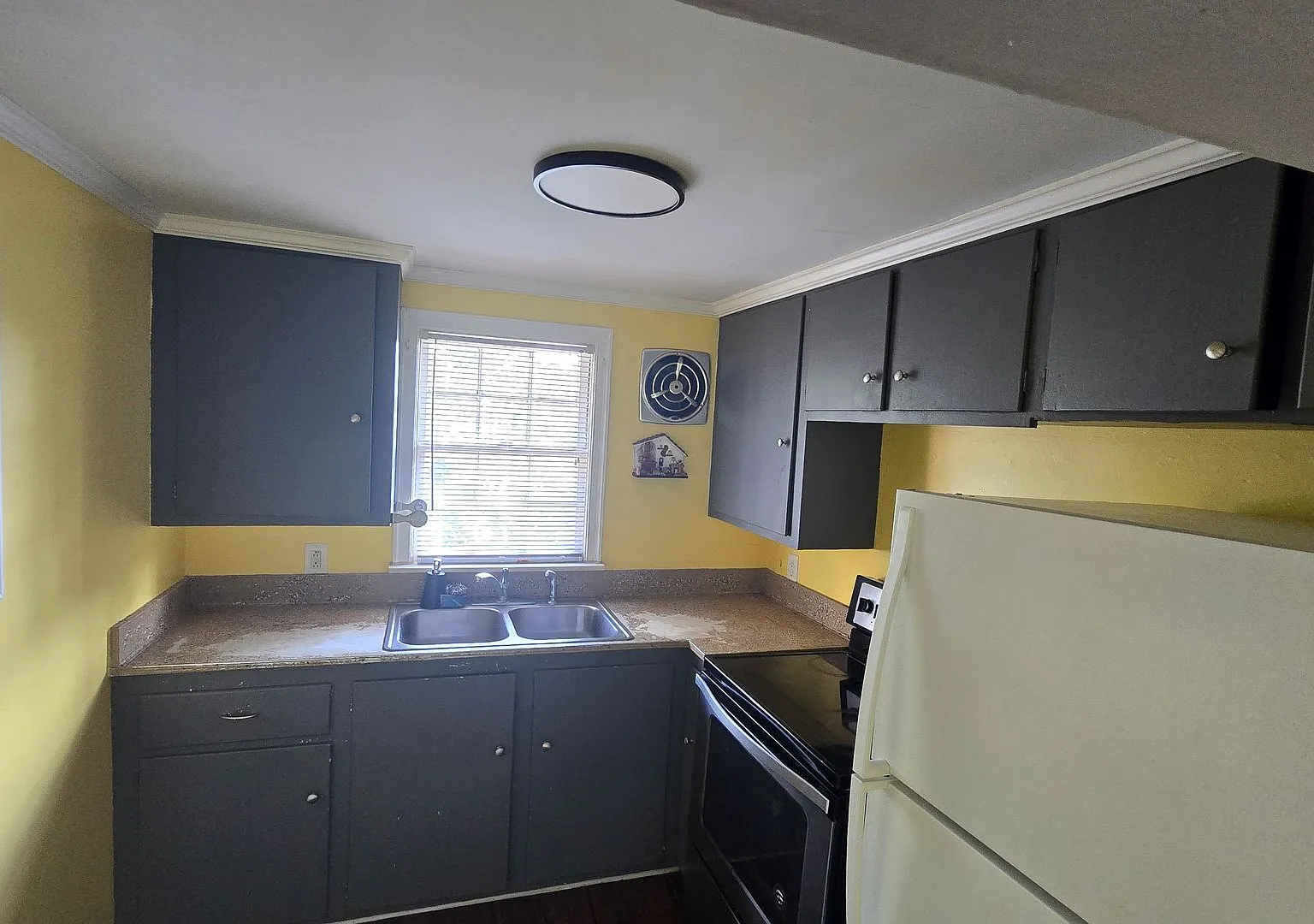 Above garage studio — Photo 4