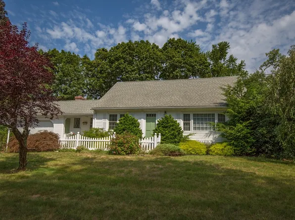 176 Wolf Swamp Rd, Longmeadow, MA 01106