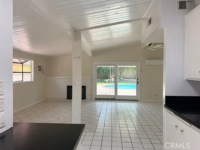 1020 N Mountain View Pl — Photo 6