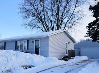 1631 Lark Ln, Waterloo, IA 50701