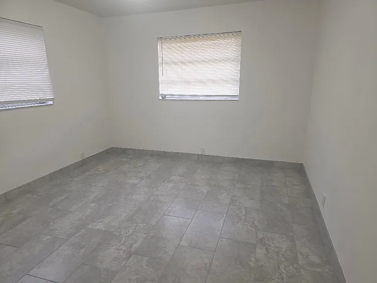 3640 NE 1st Ave #3 — Photo 8