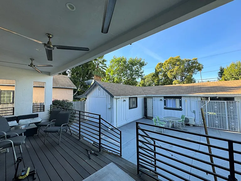 143 N Ardmore Ave — Photo 21