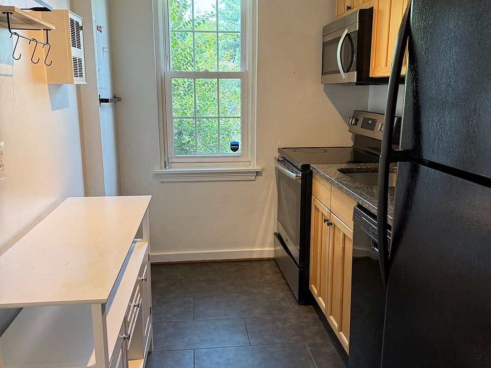 Gallery kitchen; optional extra cabinet can be left for tenant