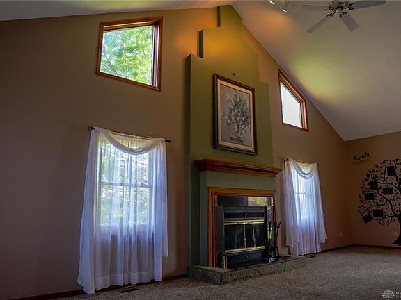 3rd image of 3333 Paris Dr