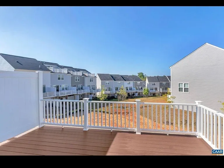 4831 Mercer St — Photo 2