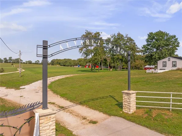25160 W 223rd St, Spring Hill, KS 66083