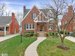 877 Washington Rd, Grosse Pointe, MI 48230