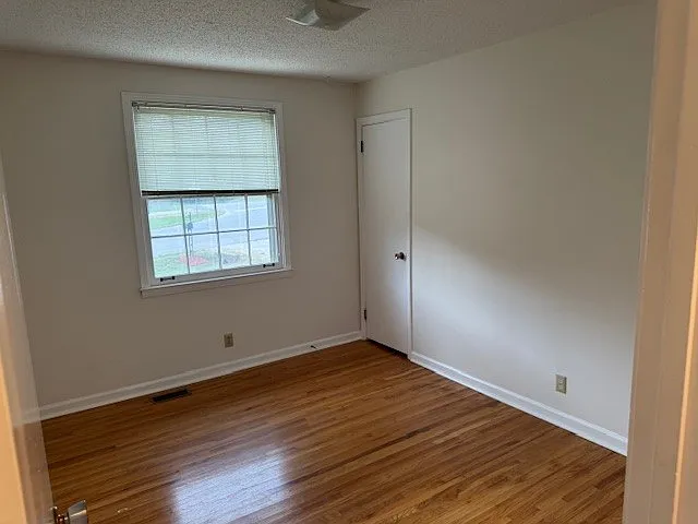 Oriole Cir — Photo 13