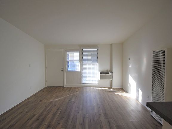 3rd image of 15156 Dickens St #9
