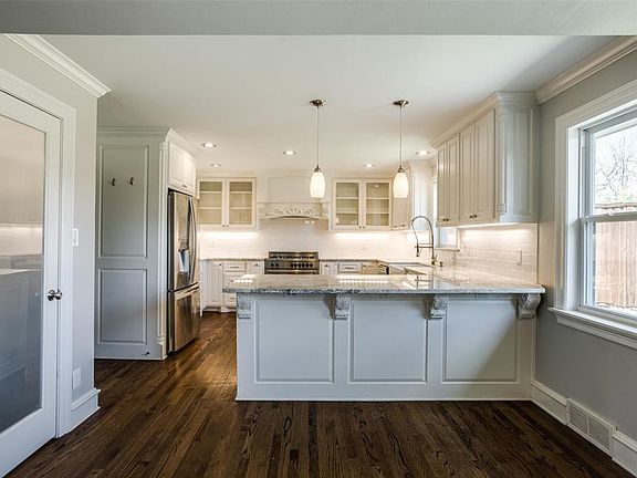 4th image of 3233 Newcastle Dr