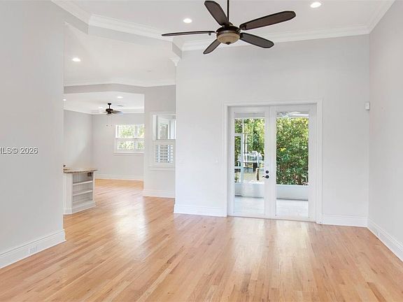 5th image of 2135 Island Dr