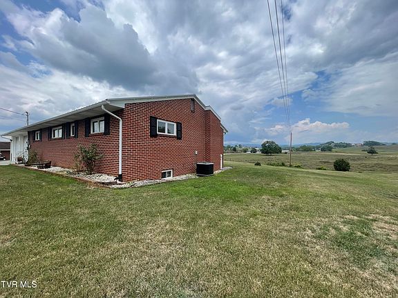 3rd image of 53 Westview Dr