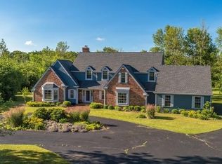 8065 Pleasant Valley Rd, Saukville, WI 53080