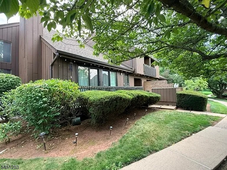 50 Kingsberry Dr — Photo 2
