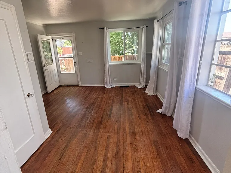 1412 N Valentia St — Photo 4